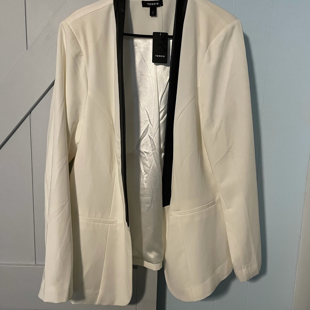NWT Torrid size 2 white blazer